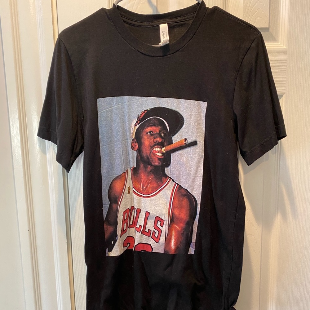 Michael Jordan shirt size medium